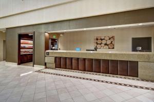 The lobby or reception area at Embassy Suites by Hilton Santa Clara Silicon Valley