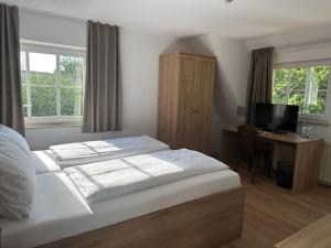 Postel nebo postele na pokoji v ubytování Waldhotel Eichenhof