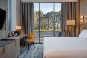 Cama ou camas em um quarto em Hilton Dublin Kilmainham