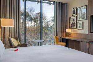 Cama ou camas em um quarto em Hilton Dublin Kilmainham