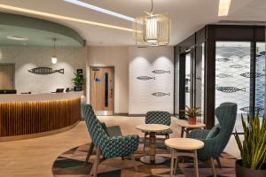Hampton By Hilton Torquay的休息区