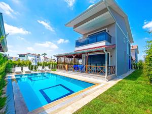Bazén v ubytování Paradise Town Villa Cordelia nebo v jeho okolí
