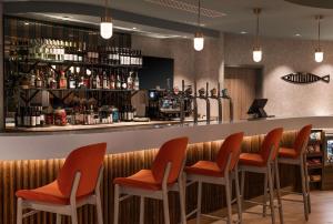 Hampton By Hilton Torquay酒廊或酒吧区