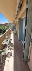 Un balcon sau o terasă la Le Relais de la Calèche