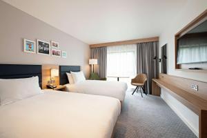 Tempat tidur dalam kamar di Hilton Garden Inn Abingdon Oxford