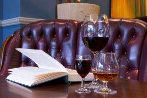 DoubleTree by Hilton Cheltenham-Cotswolds的酒水