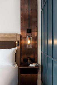 The Gantry London, Curio Collection By Hilton客房内的一张或多张床位
