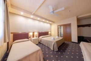 Postel nebo postele na pokoji v ubytování Holiday Rooms Antica Badia
