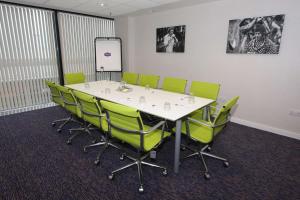Área de negócios e/ou sala de conferências em Hampton by Hilton Liverpool John Lennon Airport