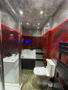 Vonios kambarys apgyvendinimo įstaigoje Centenary Apartments