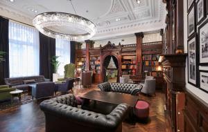 Posezení v ubytování DoubleTree by Hilton Hotel & Spa Liverpool