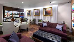 Posezení v ubytování DoubleTree by Hilton Hotel & Spa Liverpool