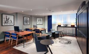 Posezení v ubytování DoubleTree by Hilton Hotel & Spa Liverpool