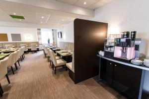 Příslušenství pro přípravu čaje a kávy v ubytování Hermes Hotel Oldenburg