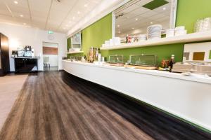 Kuchyň nebo kuchyňský kout v ubytování Hermes Hotel Oldenburg