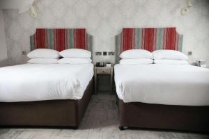 Postel nebo postele na pokoji v ubytování DoubleTree by Hilton York