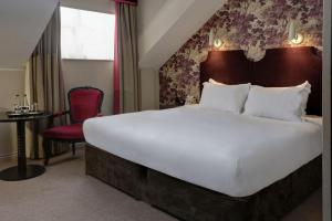 Postel nebo postele na pokoji v ubytování DoubleTree by Hilton York