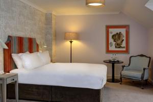 Postel nebo postele na pokoji v ubytování DoubleTree by Hilton York