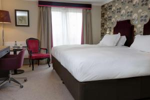 Postel nebo postele na pokoji v ubytování DoubleTree by Hilton York
