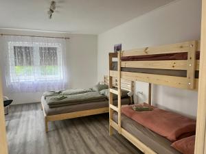 Posteľ alebo postele v izbe v ubytovaní Kozákov Apartmány - první patro