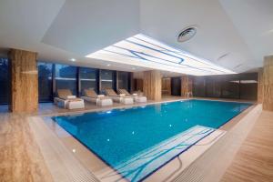Bazén v ubytování Hilton Garden Inn Istanbul Atatürk Airport nebo v jeho okolí
