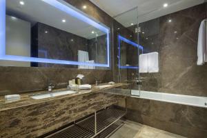 Koupelna v ubytování Hilton Garden Inn Istanbul Atatürk Airport