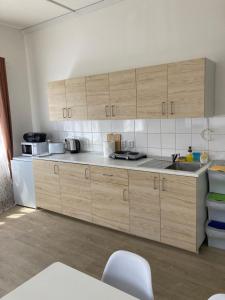 Köök või kööginurk majutusasutuses Apartmán v Anenském údolí