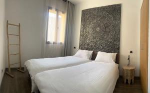 Appartement avec solarium et accès gratuit au Parc de loisirs Vizir Center tesisinde bir odada yatak veya yataklar