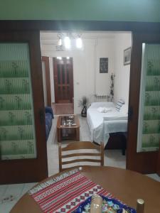 Posteľ alebo postele v izbe v ubytovaní Retro Chic Apartment