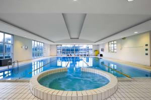 Bazén v ubytování Hilton Rome Airport nebo v jeho okolí