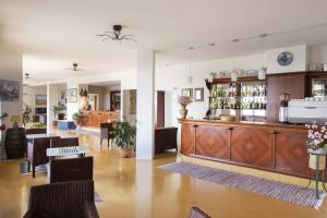 a living room with a bar and some chairs at Hotel Baglio Santacroce in Valderice