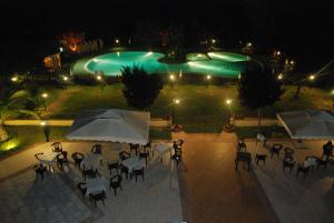 Bazén v ubytování Hotel Borgo Antico nebo v jeho okolí