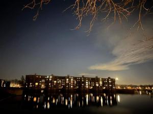 Θέα στο ποτάμι κοντά σε αυτό το δωμάτιο σε οικογενειακή κατοικία