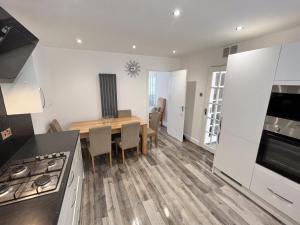 a kitchen and dining room with a table and chairs at The Quiet Sanctuary - 4 Bedroom in Swindon