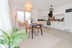 a kitchen and dining room with a table and chairs at AT WEINMEISTER - Ankommen & entspannen in Bielefeld +15 photos