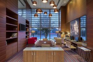 Uma área de estar em Hampton By Hilton Bursa
