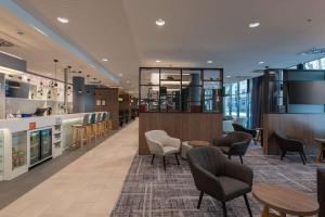 Een zitgedeelte bij Hampton by Hilton Düsseldorf City Centre
