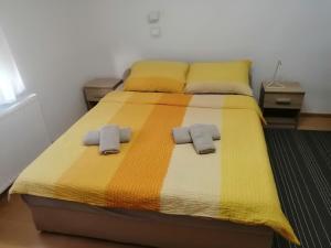 a bedroom with a bed with two towels on it at Soba LIPA in Valpovo