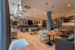 Een zitgedeelte bij Hampton by Hilton Düsseldorf City Centre