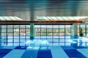 Bazén v ubytování DoubleTree by Hilton Hotel Cluj - City Plaza nebo v jeho okolí