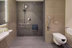 Koupelna v ubytování DoubleTree by Hilton Hotel Cluj - City Plaza