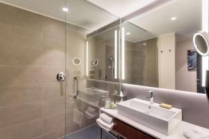 Koupelna v ubytování DoubleTree by Hilton Hotel Cluj - City Plaza