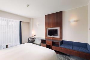 TV a/nebo společenská místnost v ubytování DoubleTree by Hilton Hotel Cluj - City Plaza