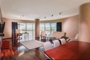 Posezení v ubytování DoubleTree by Hilton Hotel Cluj - City Plaza