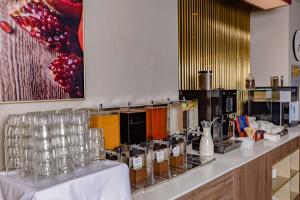 Η κουζίνα ή μικρή κουζίνα στο DoubleTree by Hilton Yerevan City Centre