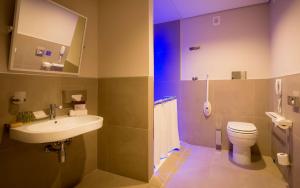 Ένα μπάνιο στο DoubleTree by Hilton Yerevan City Centre