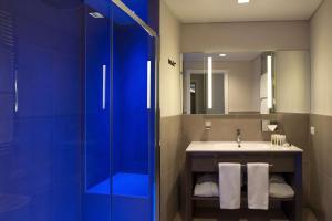 Ένα μπάνιο στο DoubleTree by Hilton Yerevan City Centre