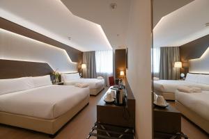 Ένα ή περισσότερα κρεβάτια σε δωμάτιο στο DoubleTree by Hilton Yerevan City Centre
