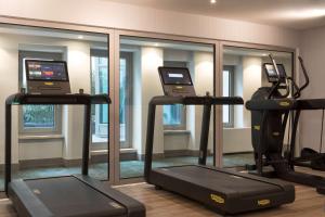 Posilňovňa alebo fitness centrum v ubytovaní DoubleTree By Hilton Rome Monti