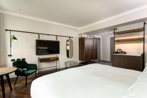 Posteľ alebo postele v izbe v ubytovaní DoubleTree By Hilton Rome Monti